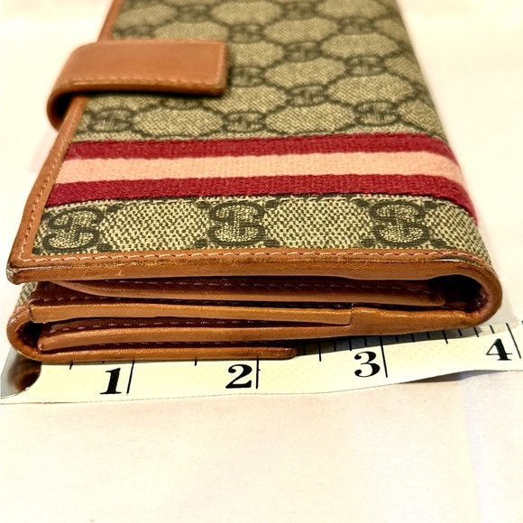 Beautiful Gucci Double Sided Long Wallet Featuring The Signature GG Monogram - Picture 4 of 9